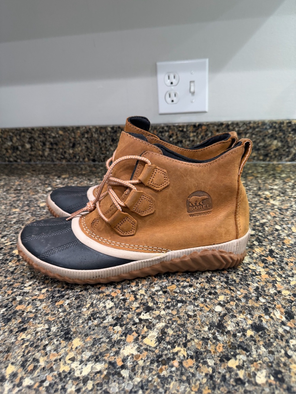 Sorel ladies 10 Waterproof Brown & Black Duck Boots